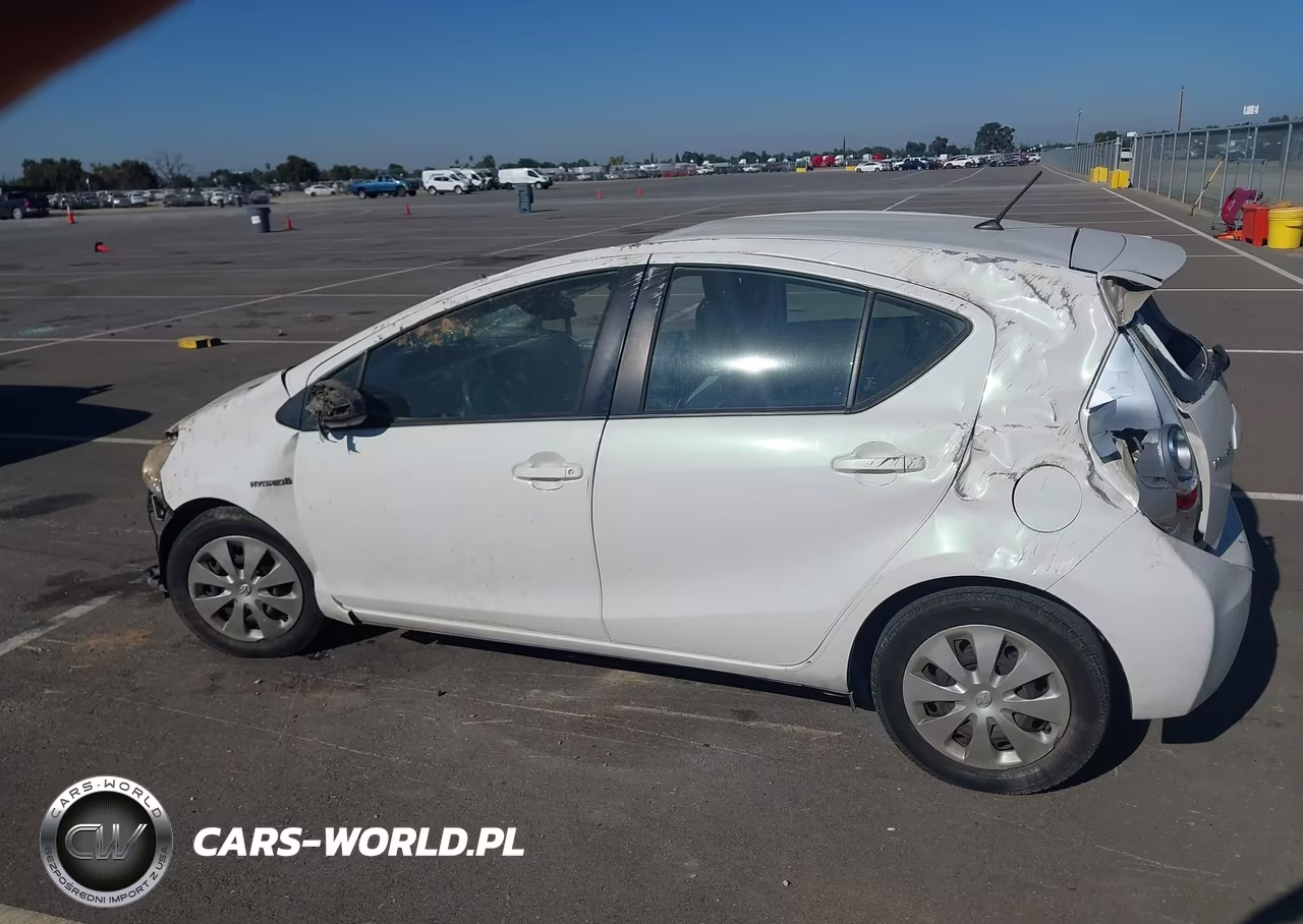 2014 Toyota Prius C One VIN:JTDKDTB39E1564057 - 15