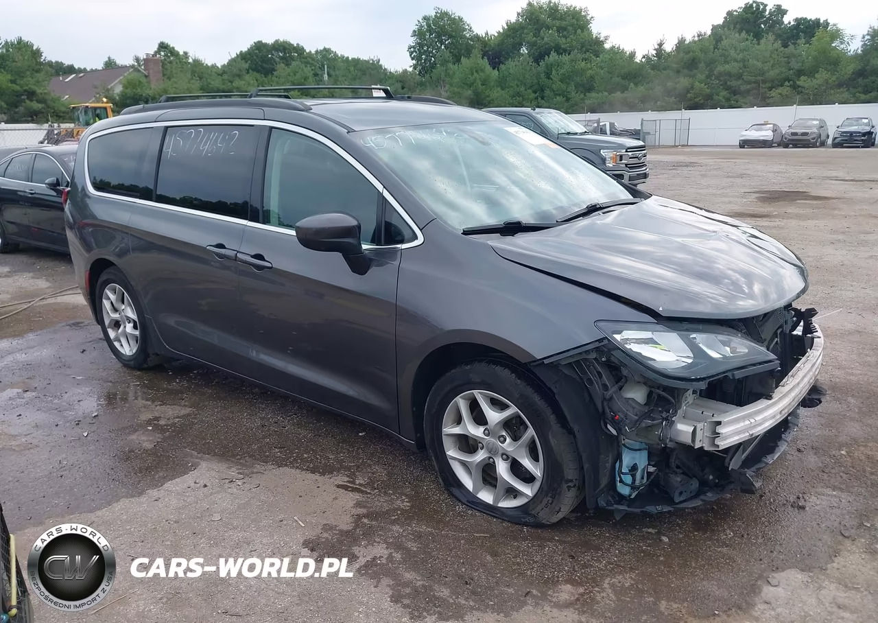 2018 Chrysler Pacifica Touring – zdjęcie 1 z 18
