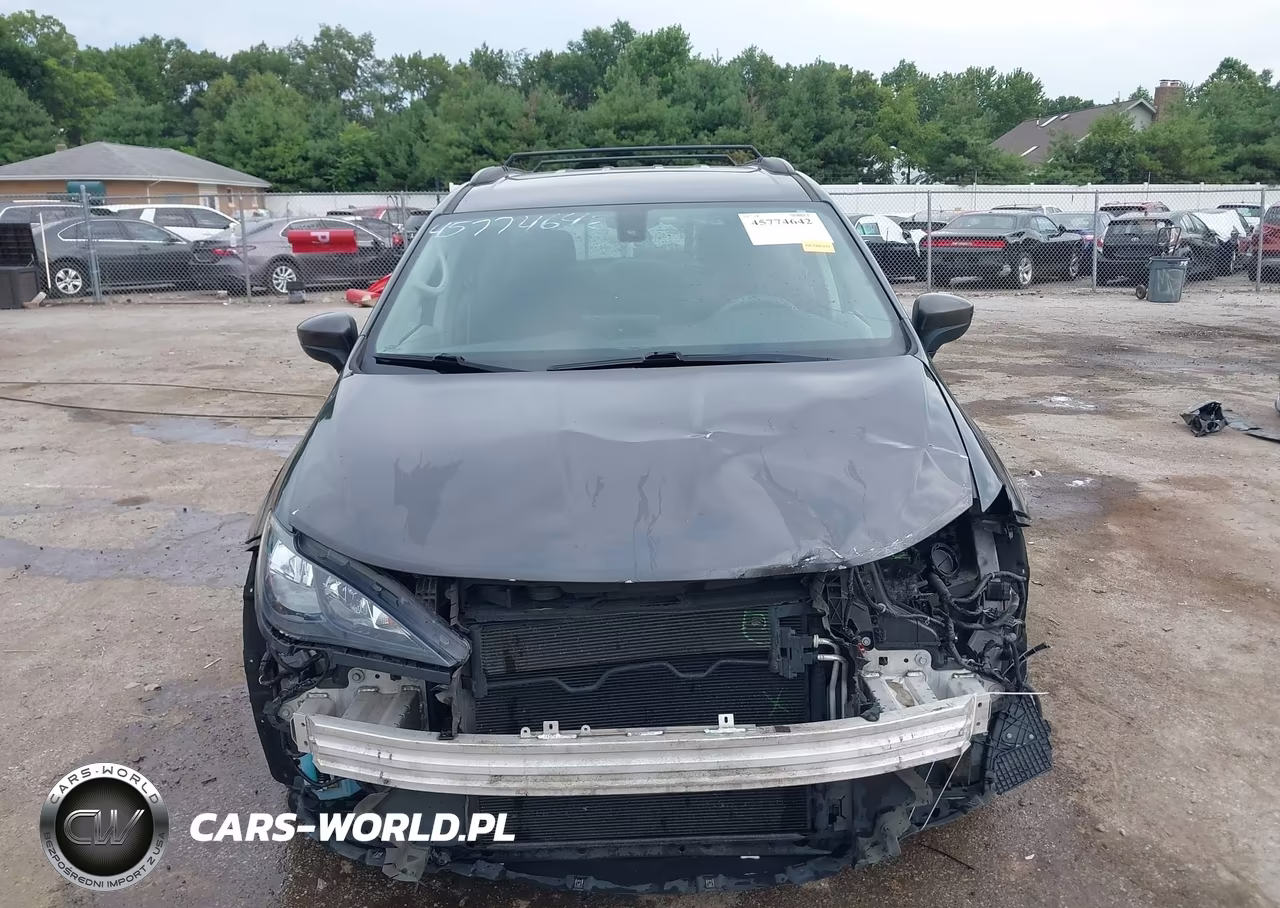 2018 Chrysler Pacifica Touring VIN:2C4RC1DGXJR168005 - 13