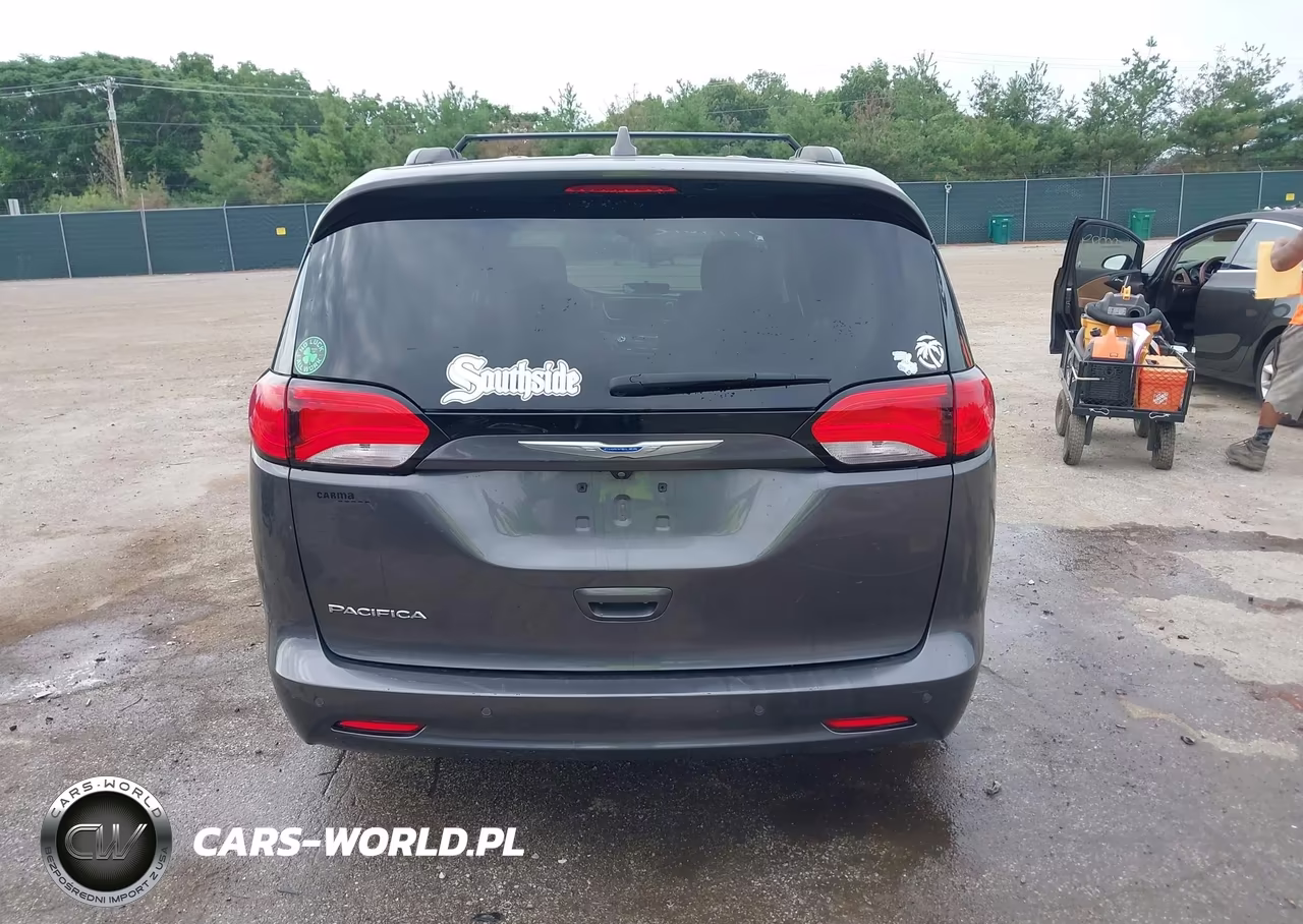 2018 Chrysler Pacifica Touring VIN:2C4RC1DGXJR168005 - 17
