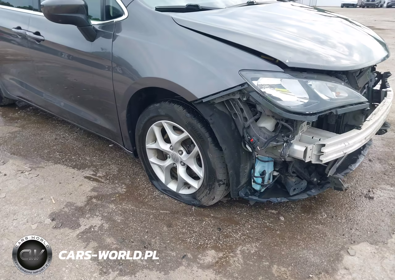 2018 Chrysler Pacifica Touring VIN:2C4RC1DGXJR168005 - 18