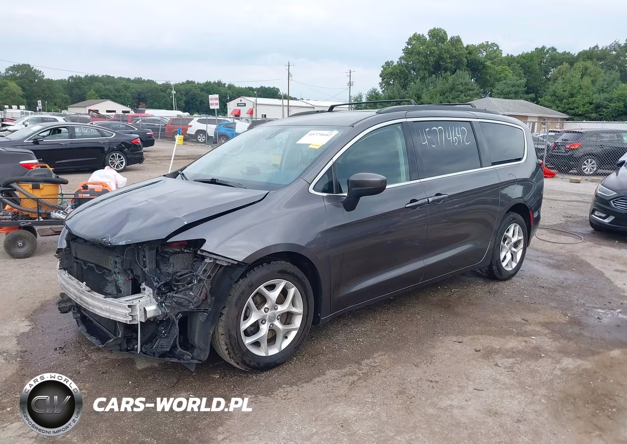 2018 Chrysler Pacifica Touring VIN:2C4RC1DGXJR168005 - 2