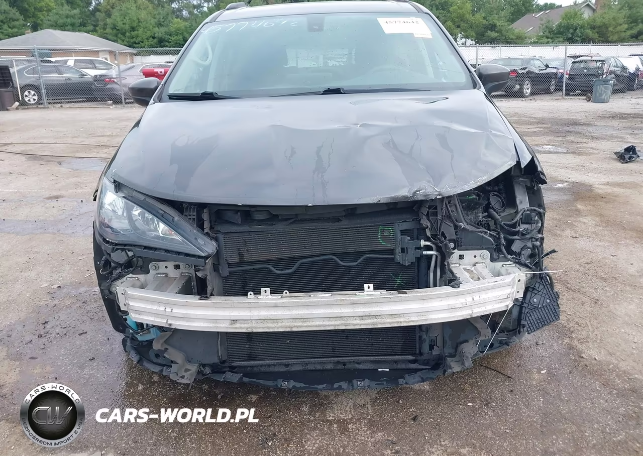 2018 Chrysler Pacifica Touring VIN:2C4RC1DGXJR168005 - 6