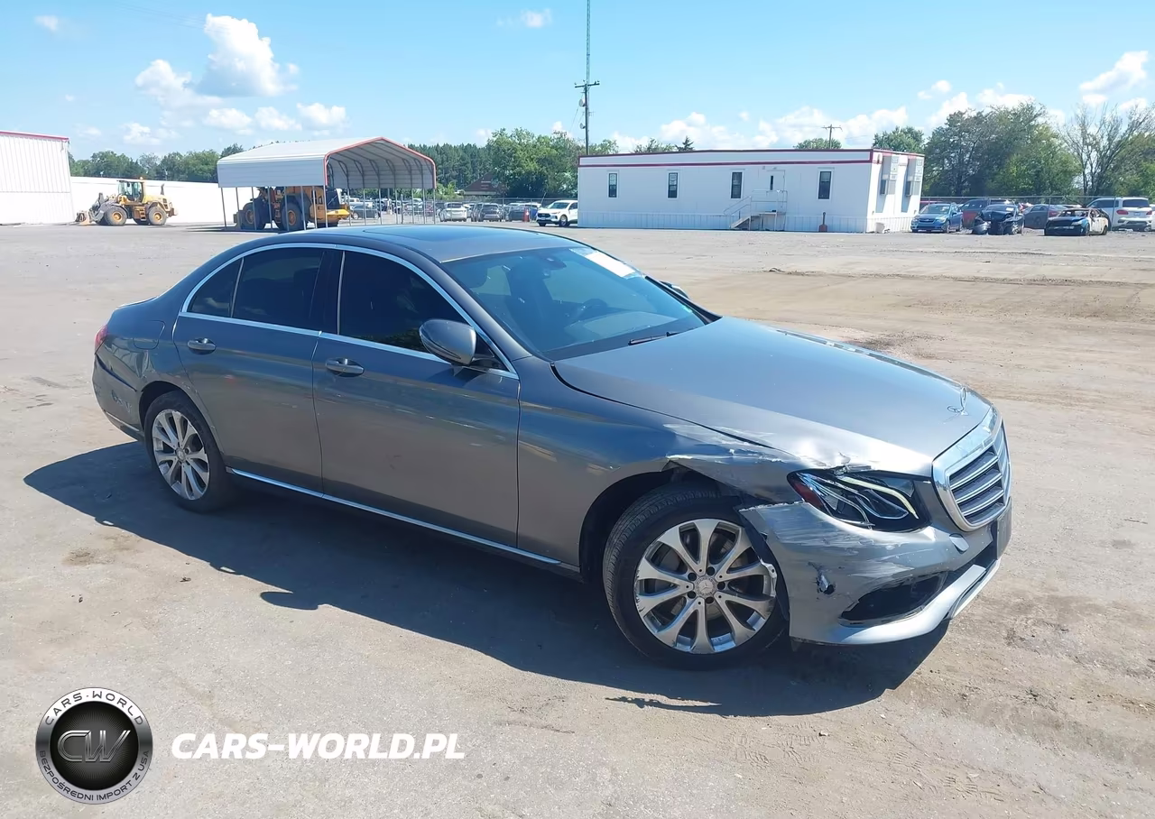 2017 Mercedes-Benz E 300 4Matic – zdjęcie 1 z 16