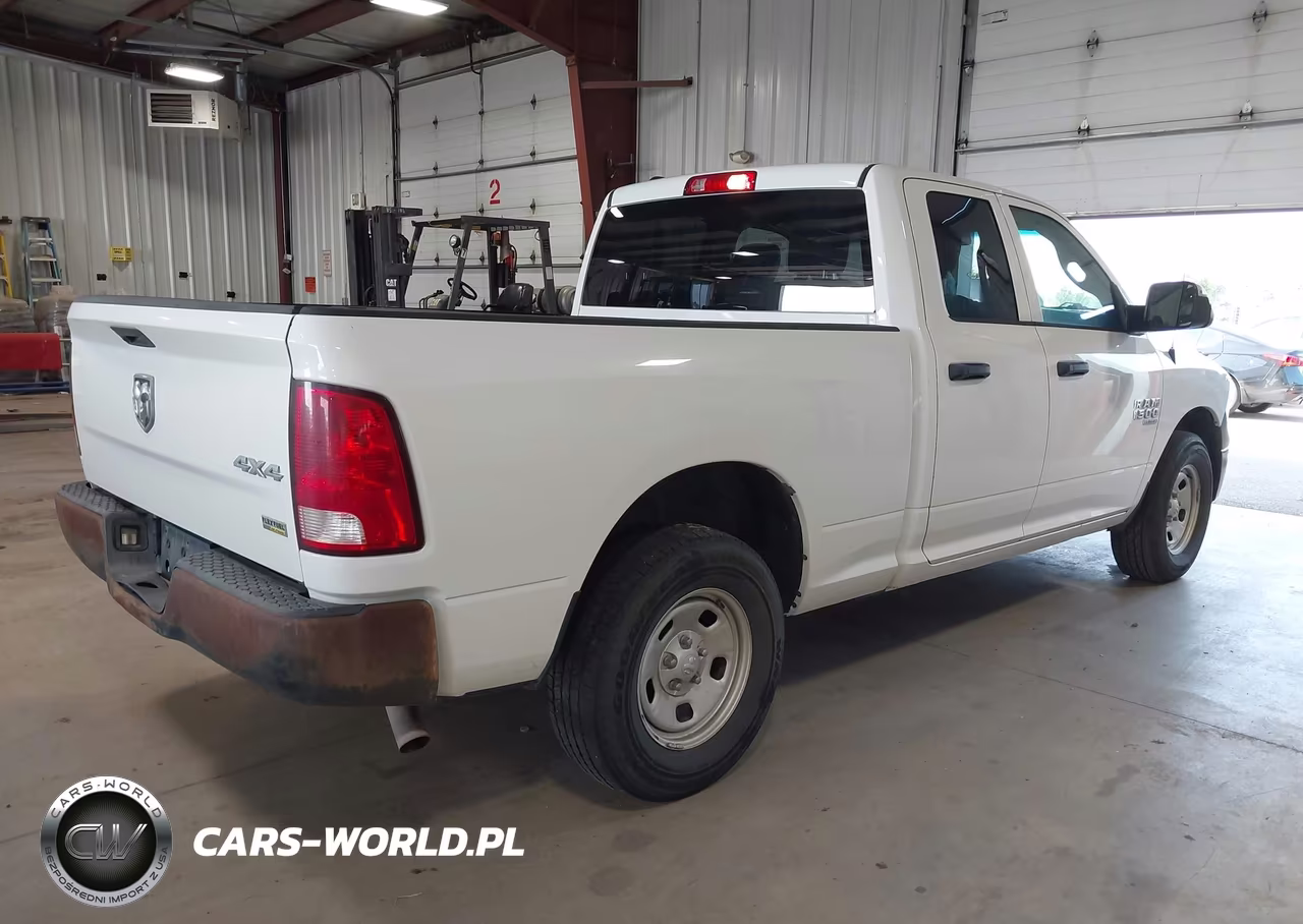 2019 Ram 1500 Classic VIN:1C6RR7FG2KS516515 - 4
