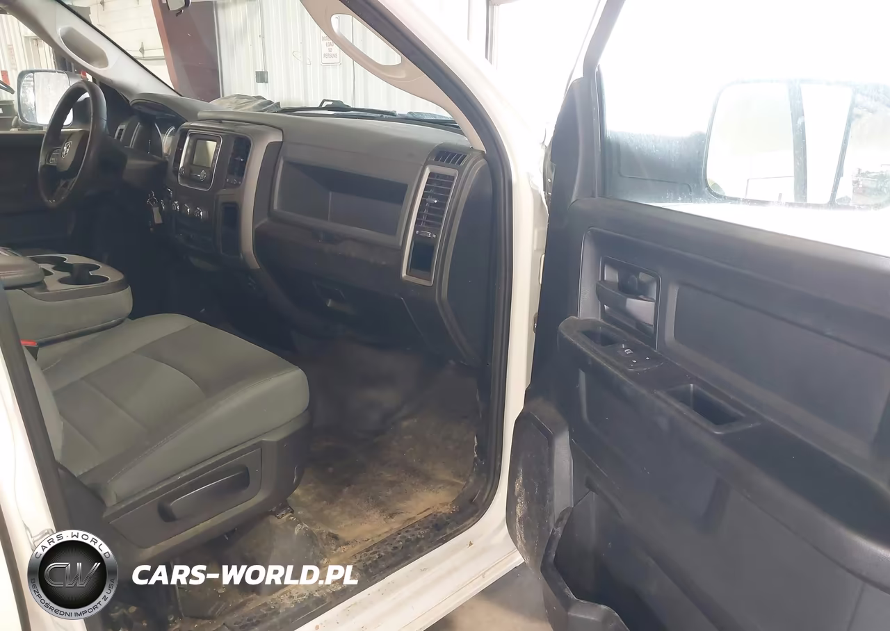 2019 Ram 1500 Classic VIN:1C6RR7FG2KS516515 - 5