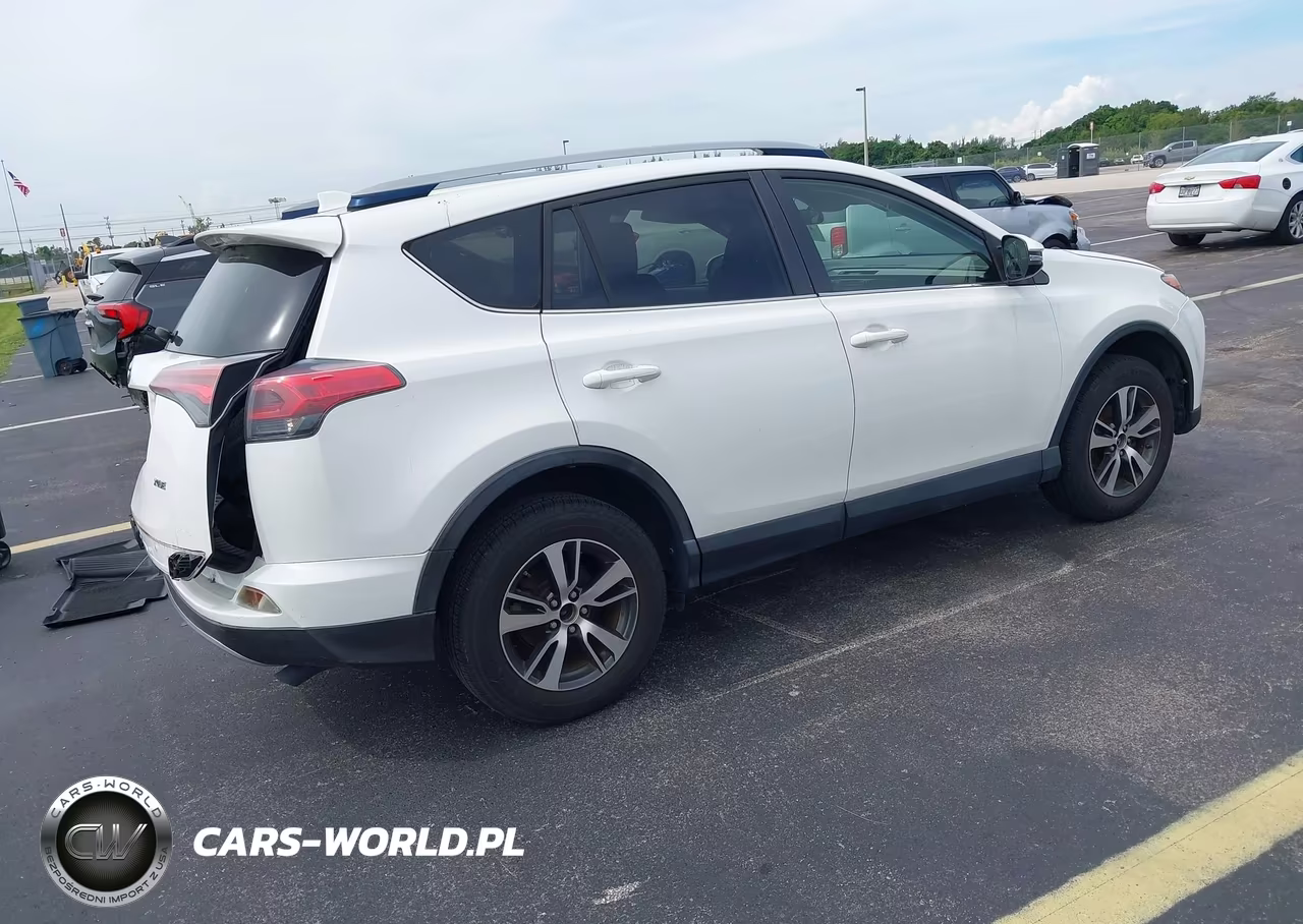 2018 Toyota Rav4 Xle VIN:JTMWFREV5JD133610 - 4