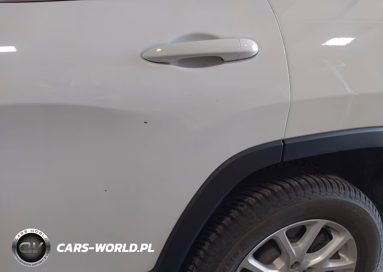 2018 Jeep Cherokee Latitude 4X4 VIN:1C4PJMCB4JD528523 - 17