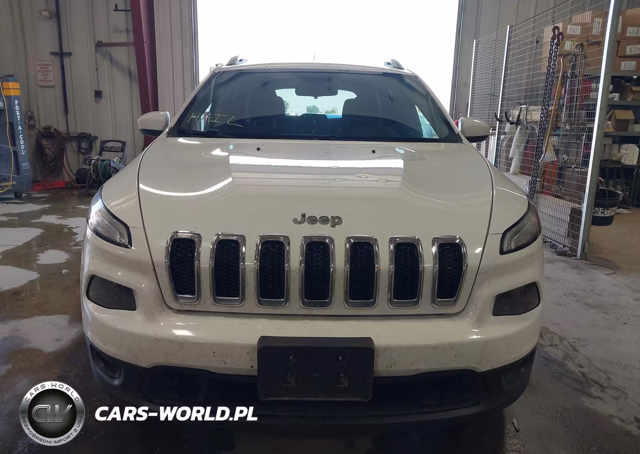 2018 Jeep Cherokee Latitude 4X4 VIN:1C4PJMCB4JD528523 - 18