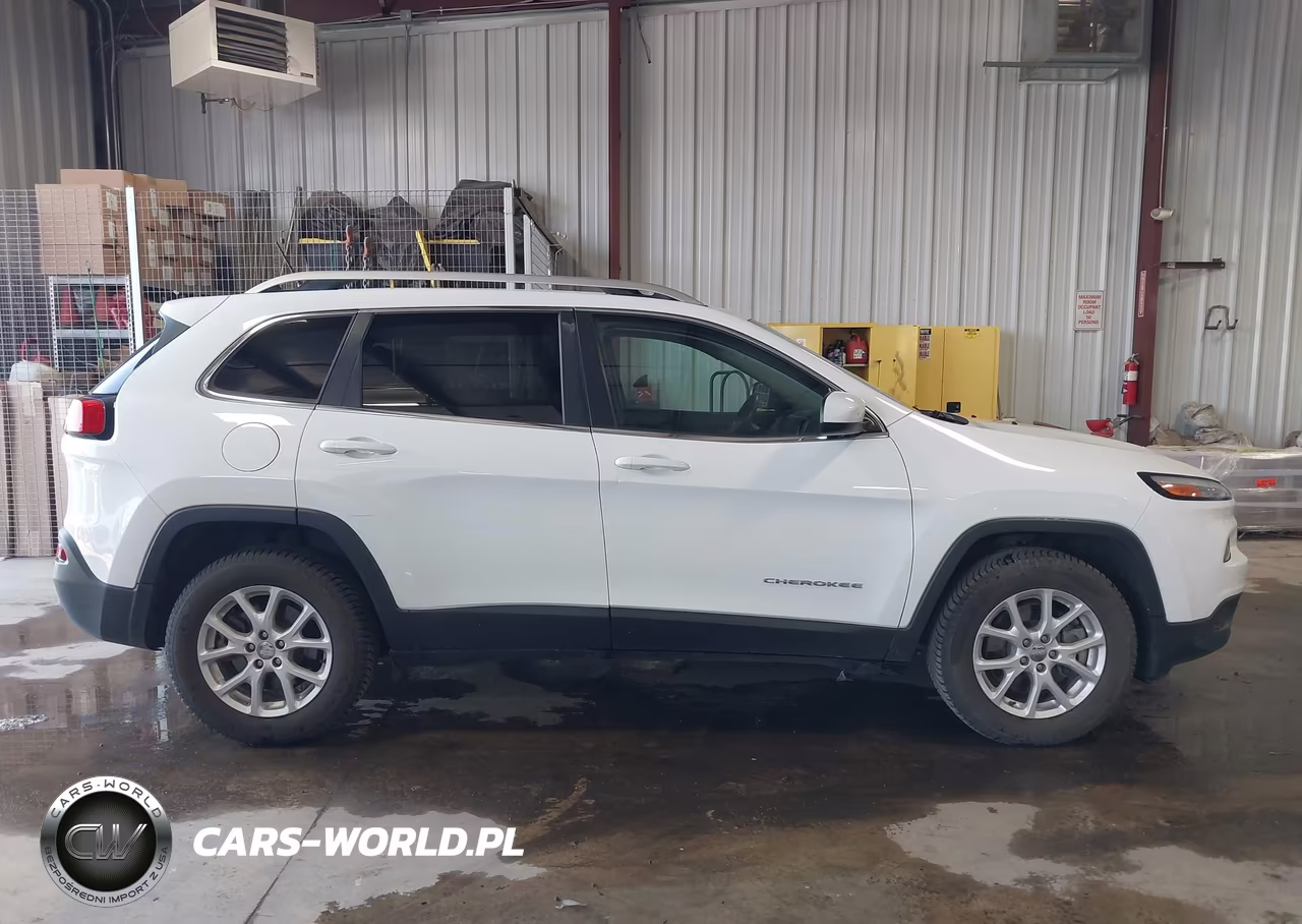 2018 Jeep Cherokee Latitude 4X4 VIN:1C4PJMCB4JD528523 - 19
