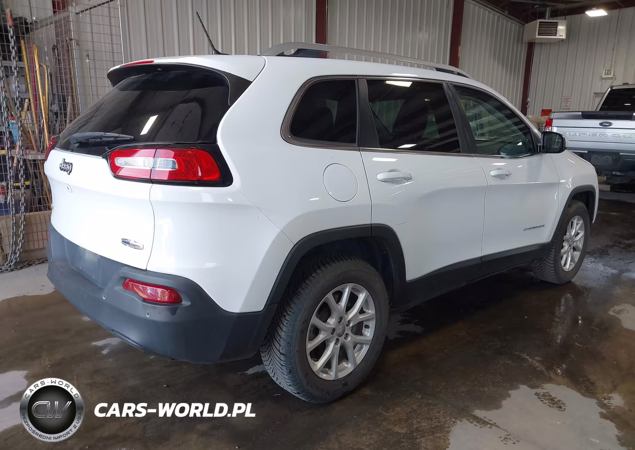 2018 Jeep Cherokee Latitude 4X4 VIN:1C4PJMCB4JD528523 - 4