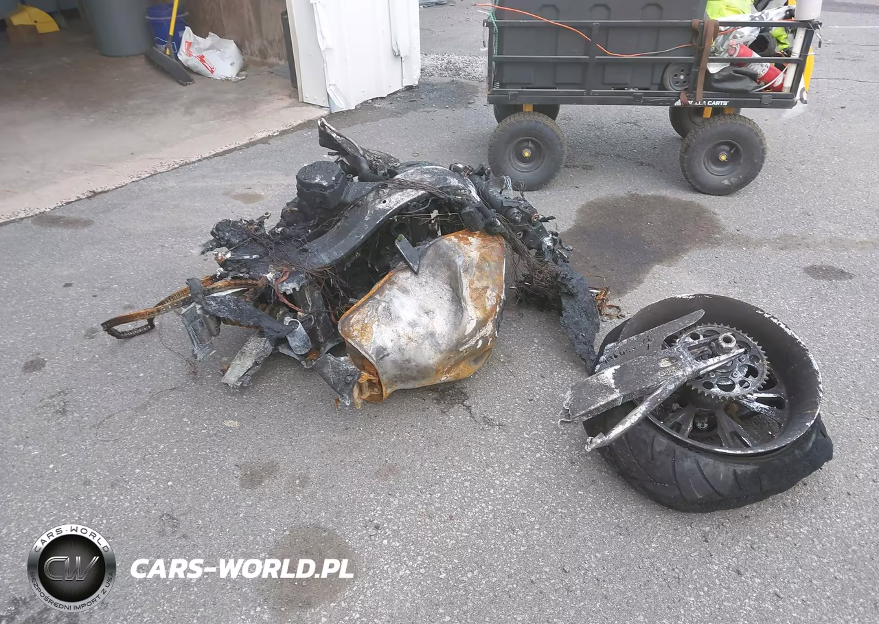 2005 Suzuki Gsx1300 Rk5 VIN:JS1GW71AX52107785 - 3