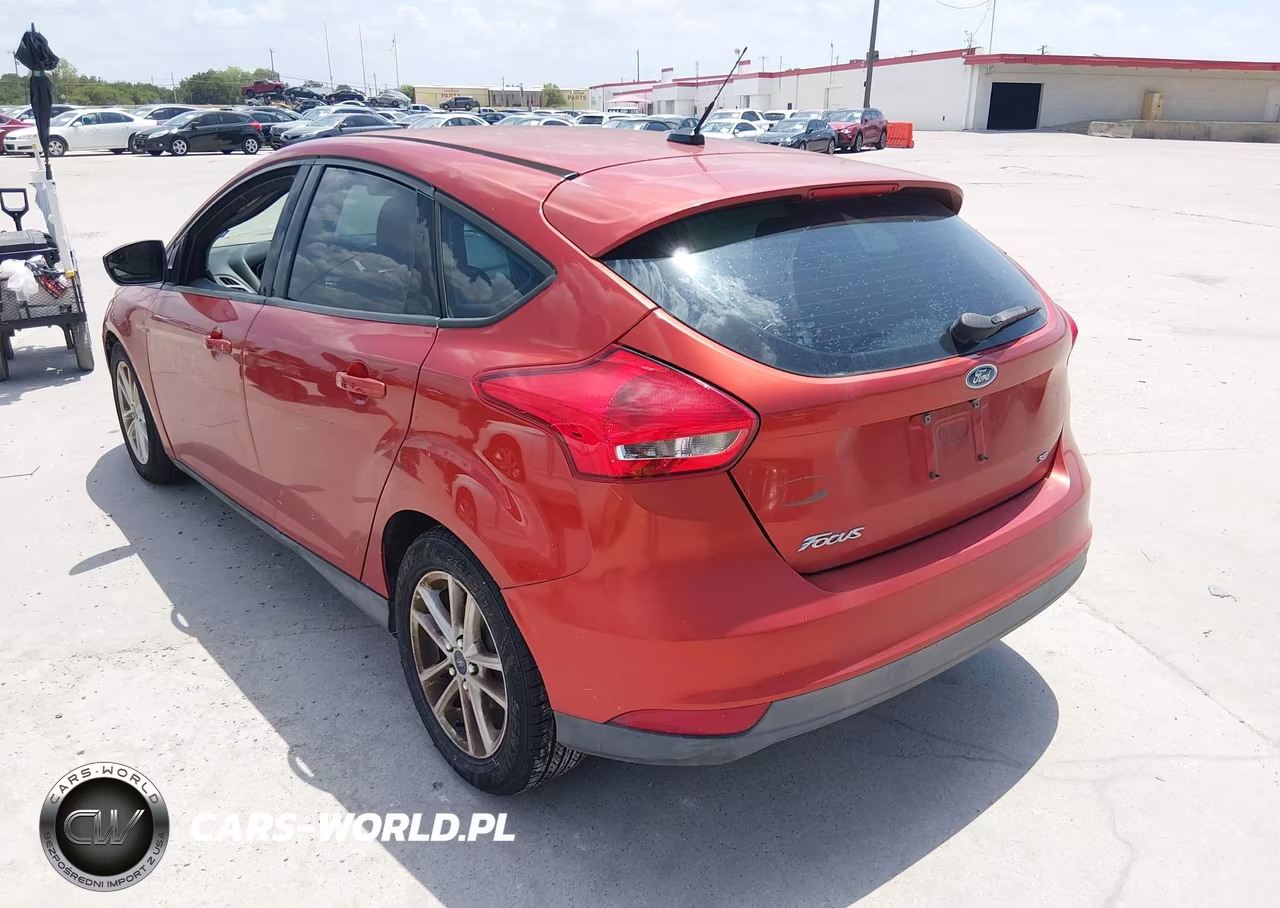 2018 Ford Focus Se VIN:1FADP3K21JL269207 - 3