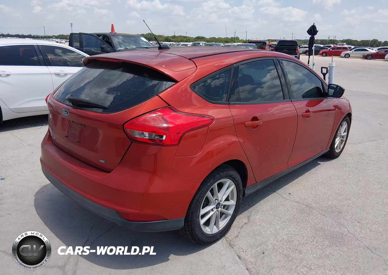 2018 Ford Focus Se VIN:1FADP3K21JL269207 - 4