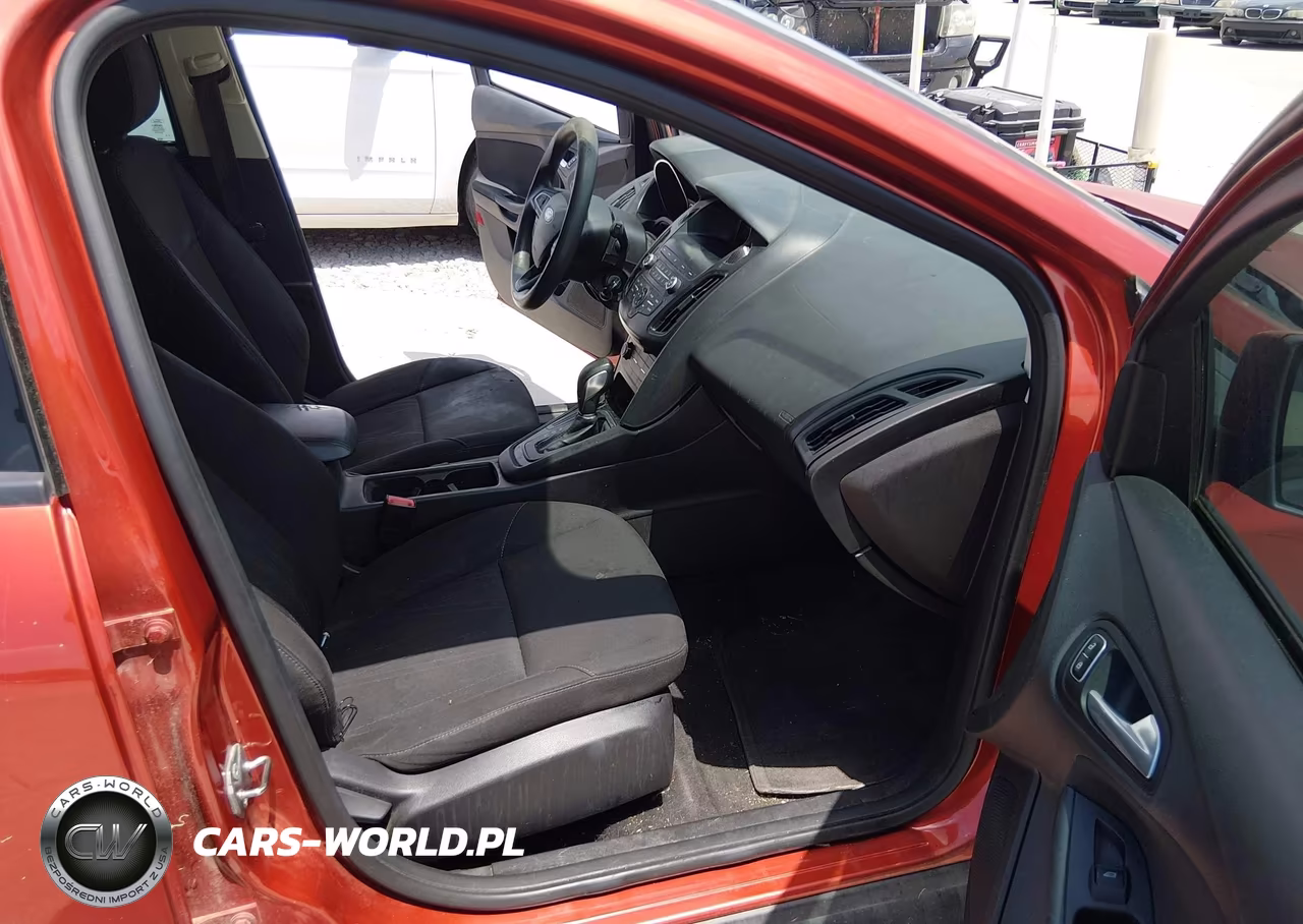 2018 Ford Focus Se VIN:1FADP3K21JL269207 - 5