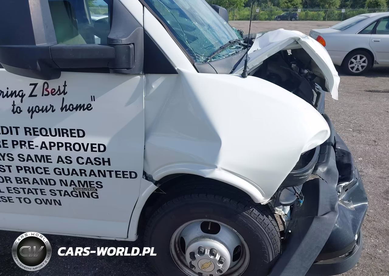 2018 Chevrolet Express Cutaway Work Van VIN:1GB0GSFP9J1331560 - 11
