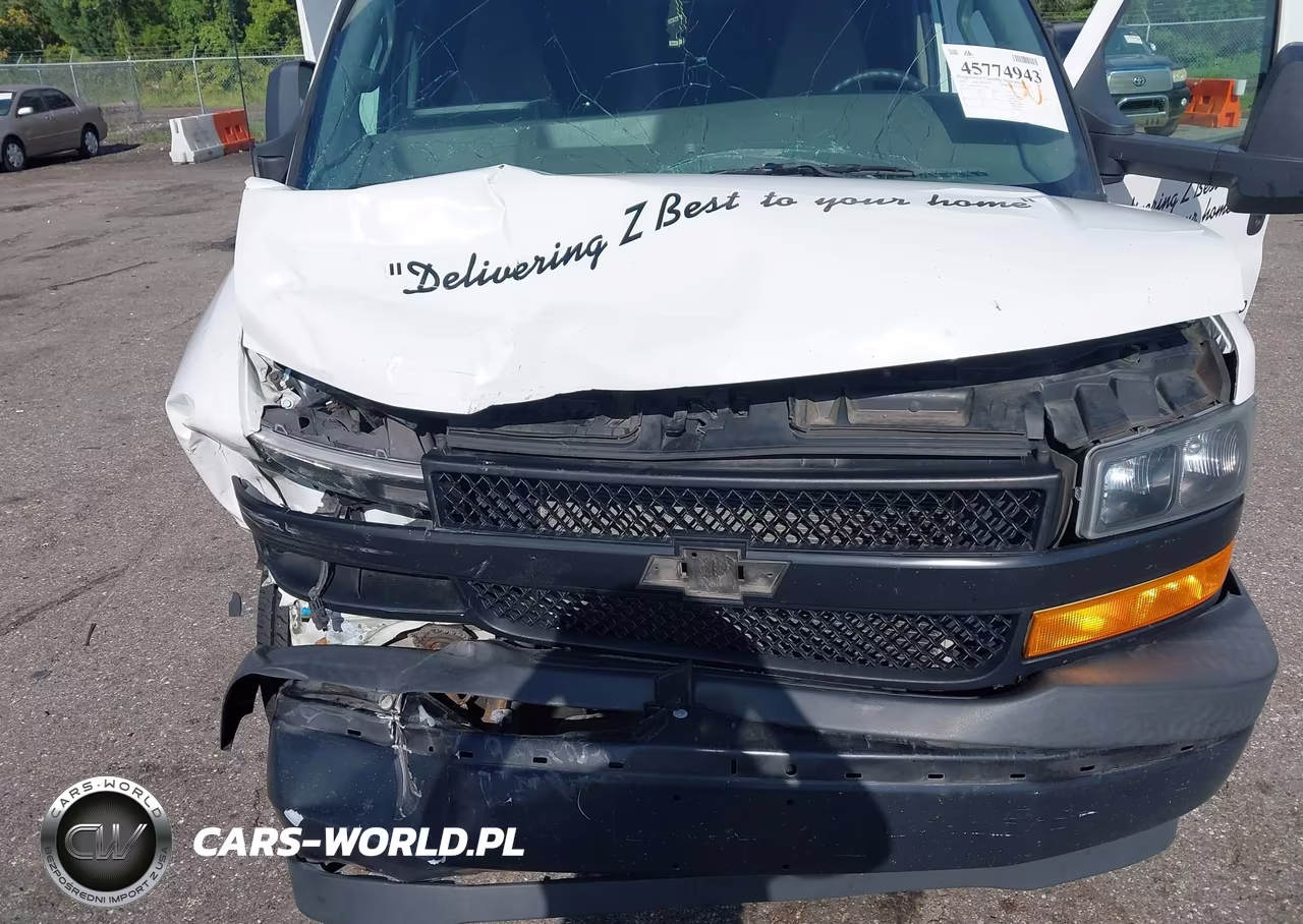 2018 Chevrolet Express Cutaway Work Van VIN:1GB0GSFP9J1331560 - 12