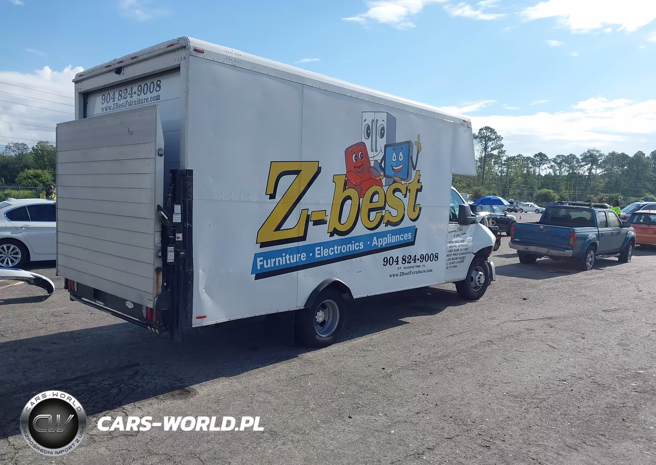 2018 Chevrolet Express Cutaway Work Van VIN:1GB0GSFP9J1331560 - 4