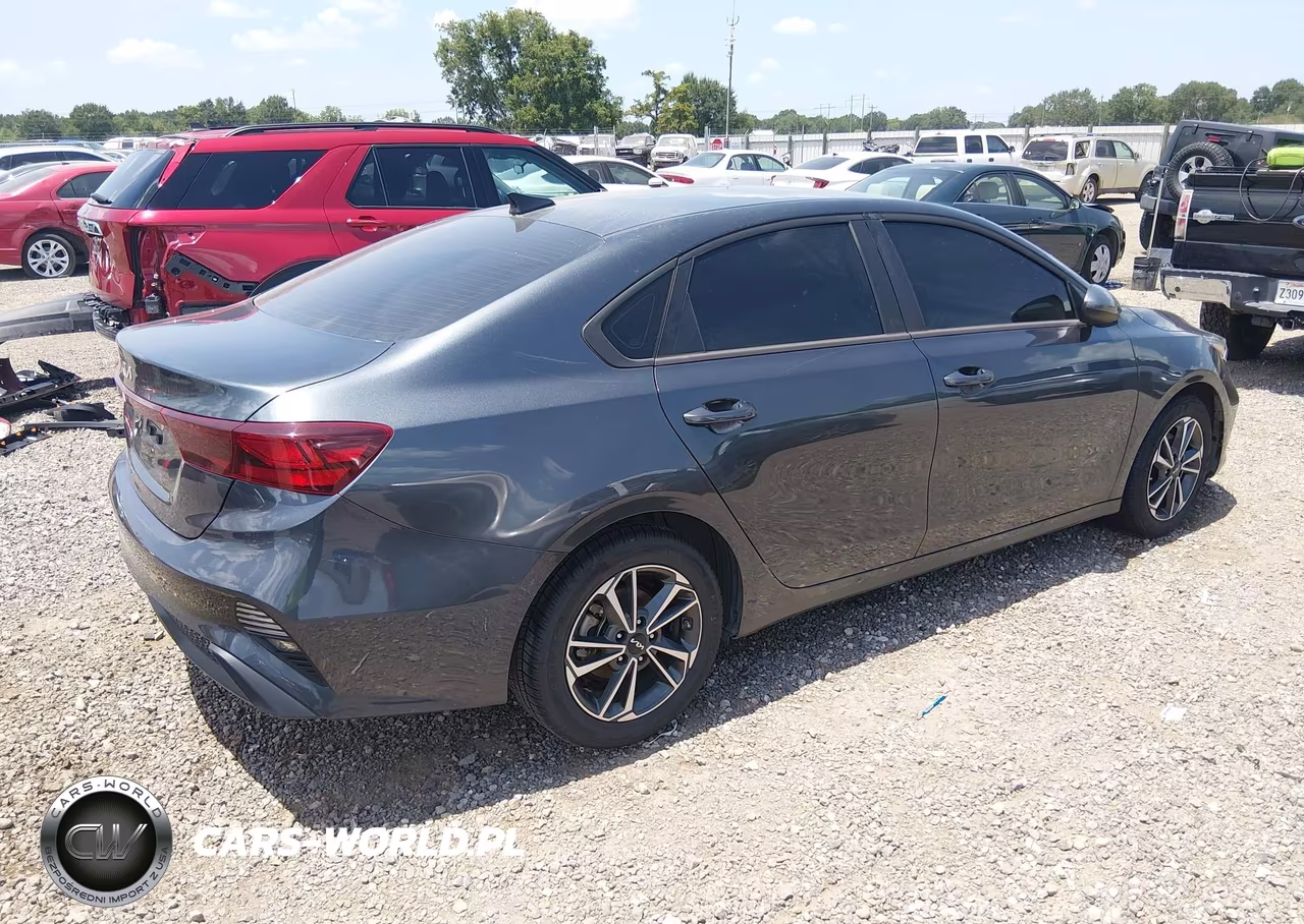 2023 Kia Forte Lxs VIN:3KPF24AD2PE645201 - 4