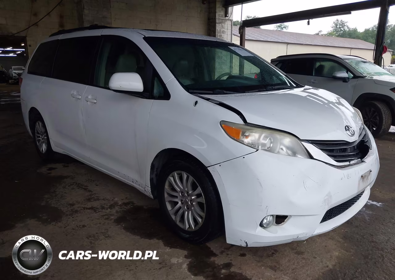 2014 Toyota Sienna Xle V6 8 Passenger – zdjęcie 1 z 17