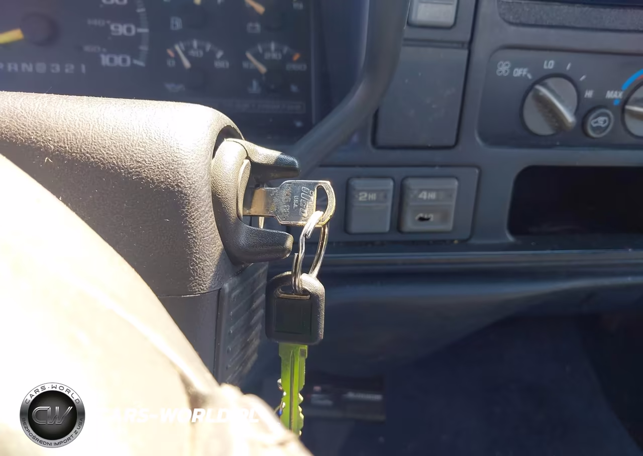 2000 Chevrolet K2500 VIN:1GCGK24J9YR166659 - 11