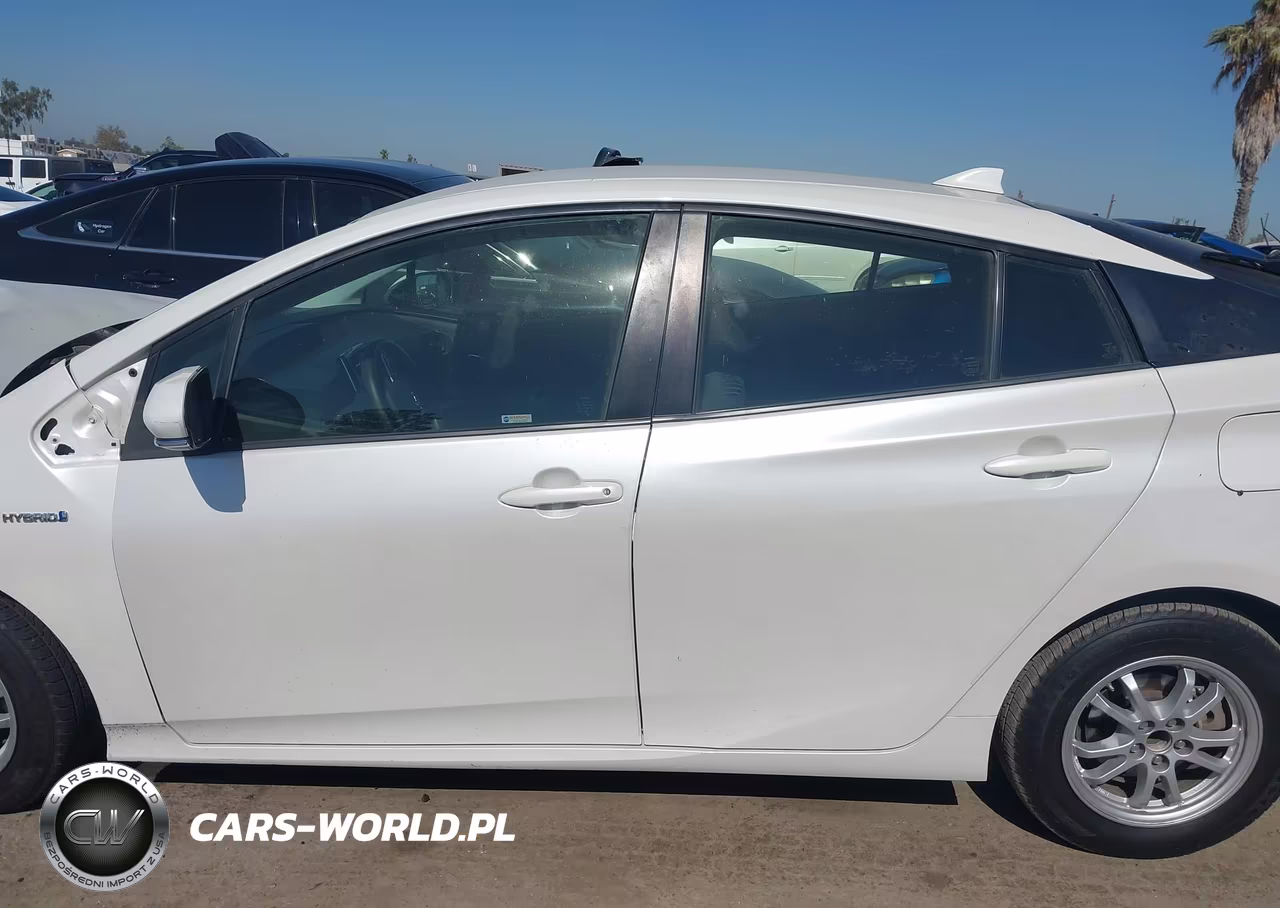 2016 Toyota Prius Two VIN:JTDKBRFU6G3521640 - 14