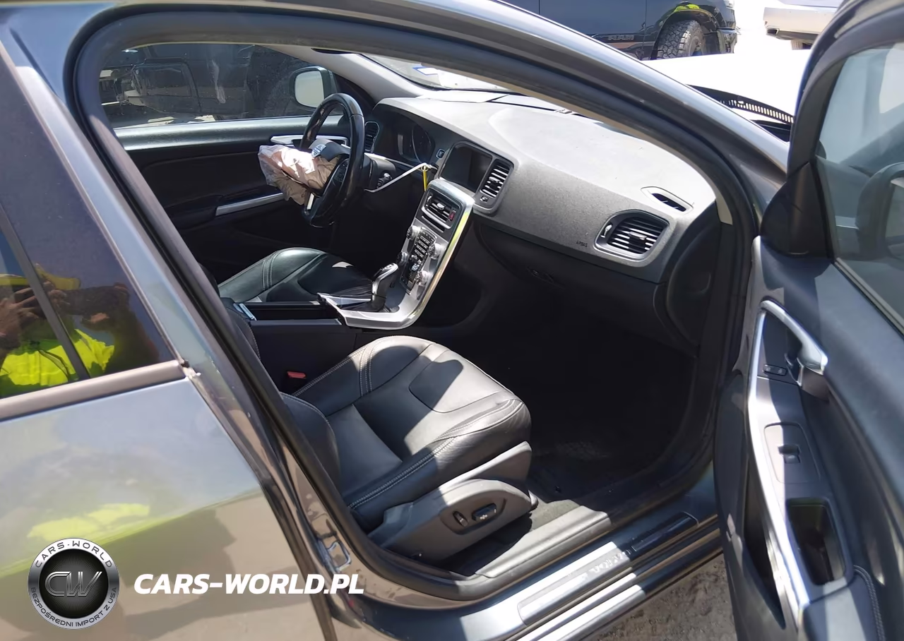 2018 Volvo V60 T5 Dynamic VIN:YV140MEL1J2378646 - 5