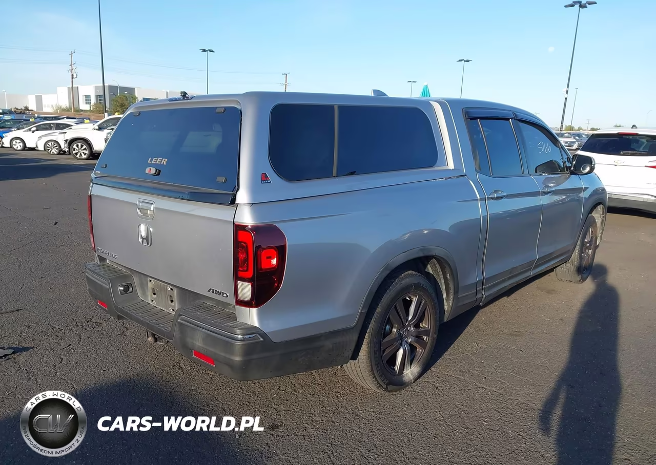 2018 Honda Ridgeline Sport VIN:5FPYK3F15JB000715 - 4