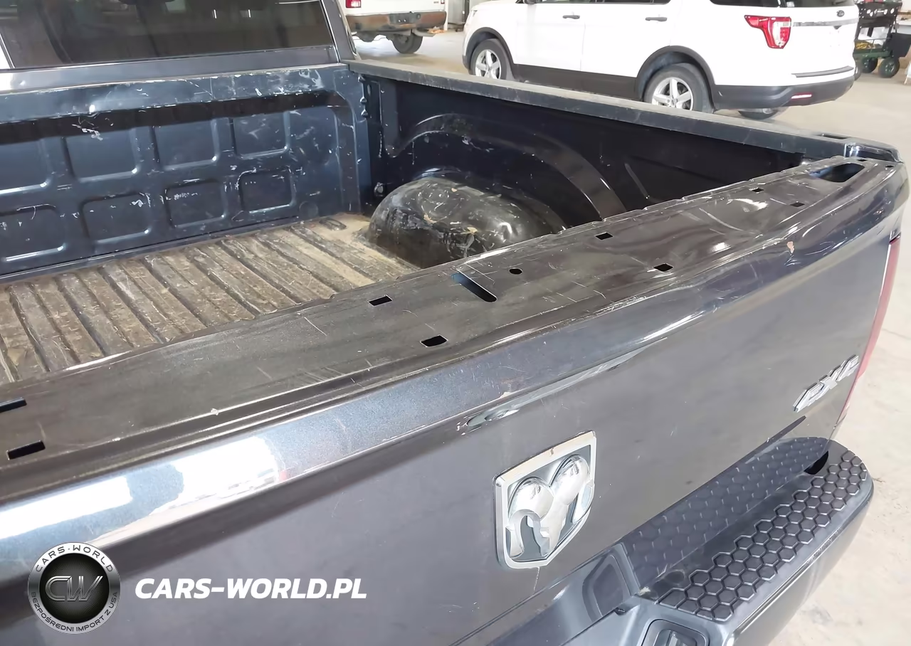 2021 Ram 1500 Classic VIN:3C6RR7KG5MG684911 - 6