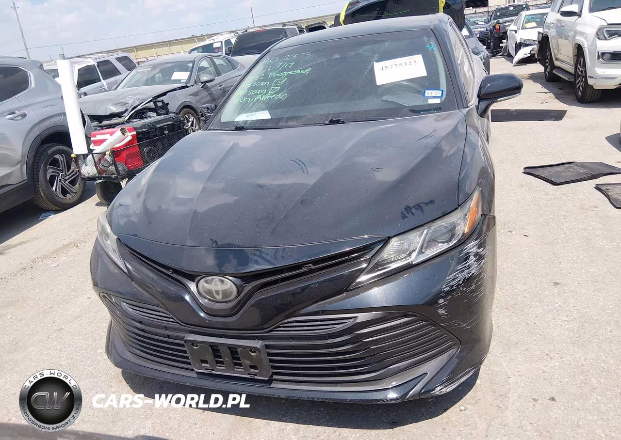 2018 Toyota Camry Le VIN:4T1B11HKXJU580770 - 13