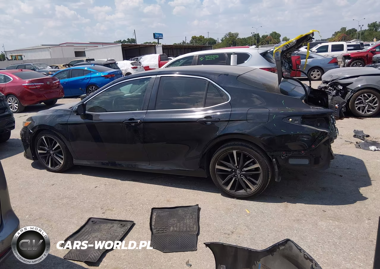 2018 Toyota Camry Le VIN:4T1B11HKXJU580770 - 15