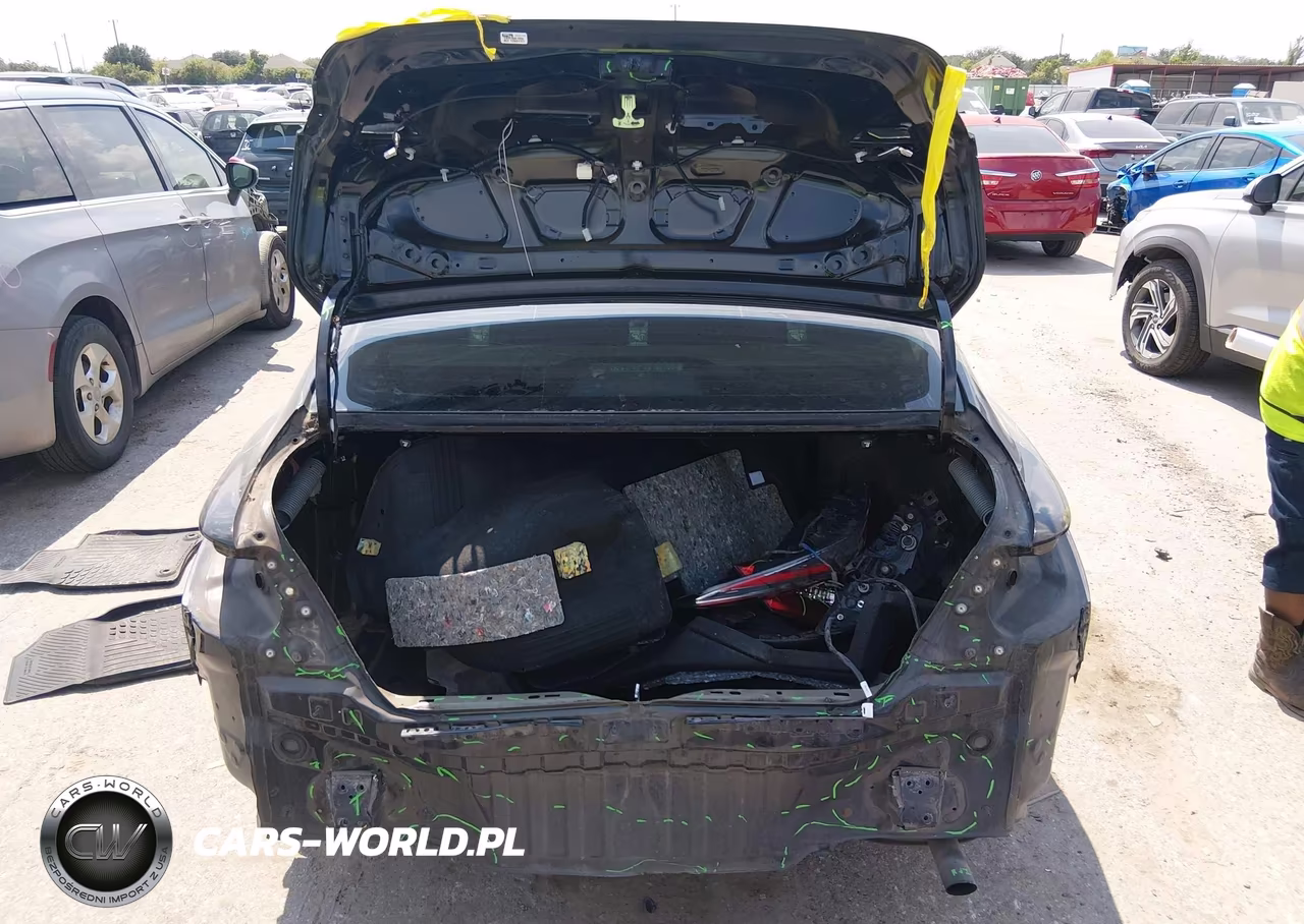 2018 Toyota Camry Le VIN:4T1B11HKXJU580770 - 17