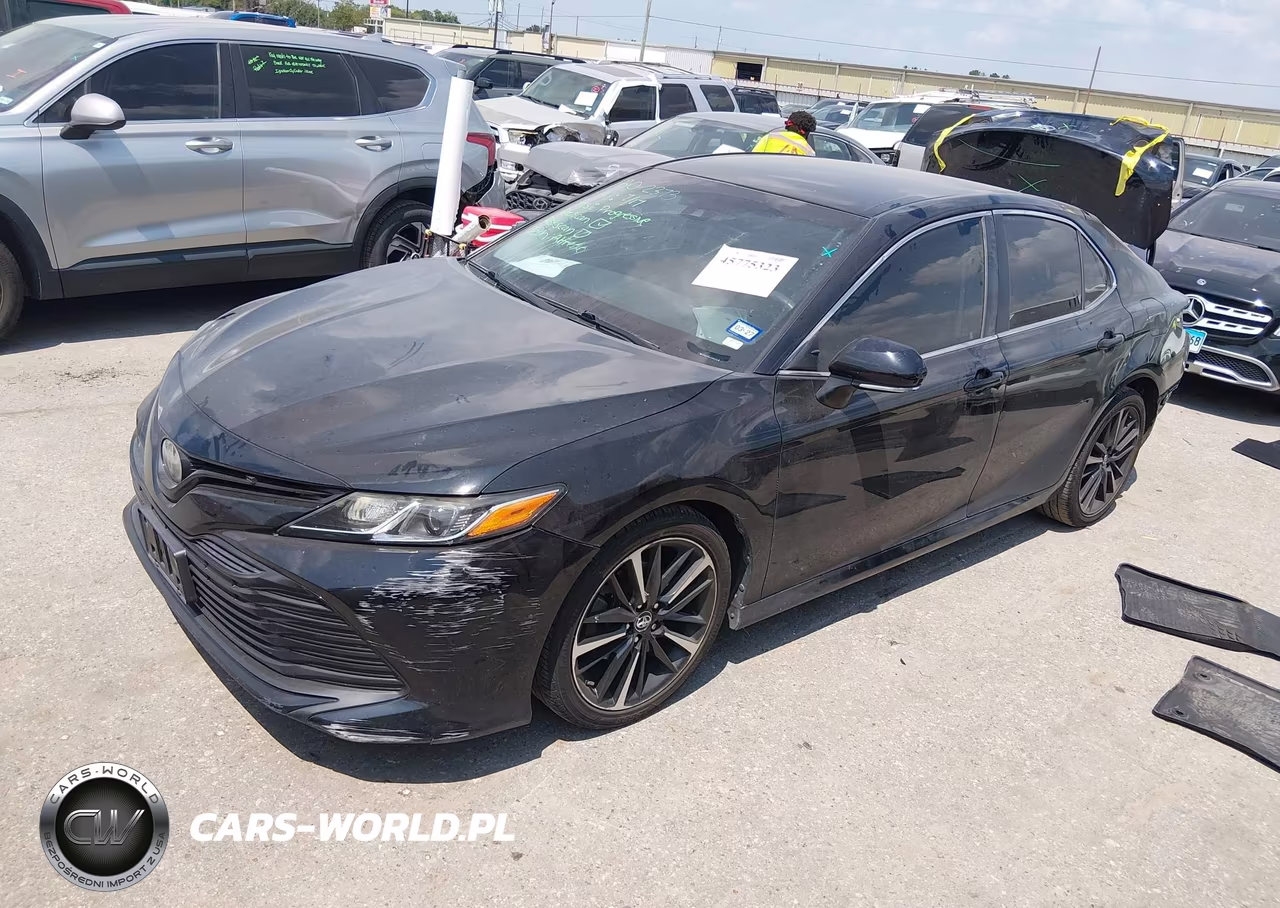 2018 Toyota Camry Le VIN:4T1B11HKXJU580770 - 2