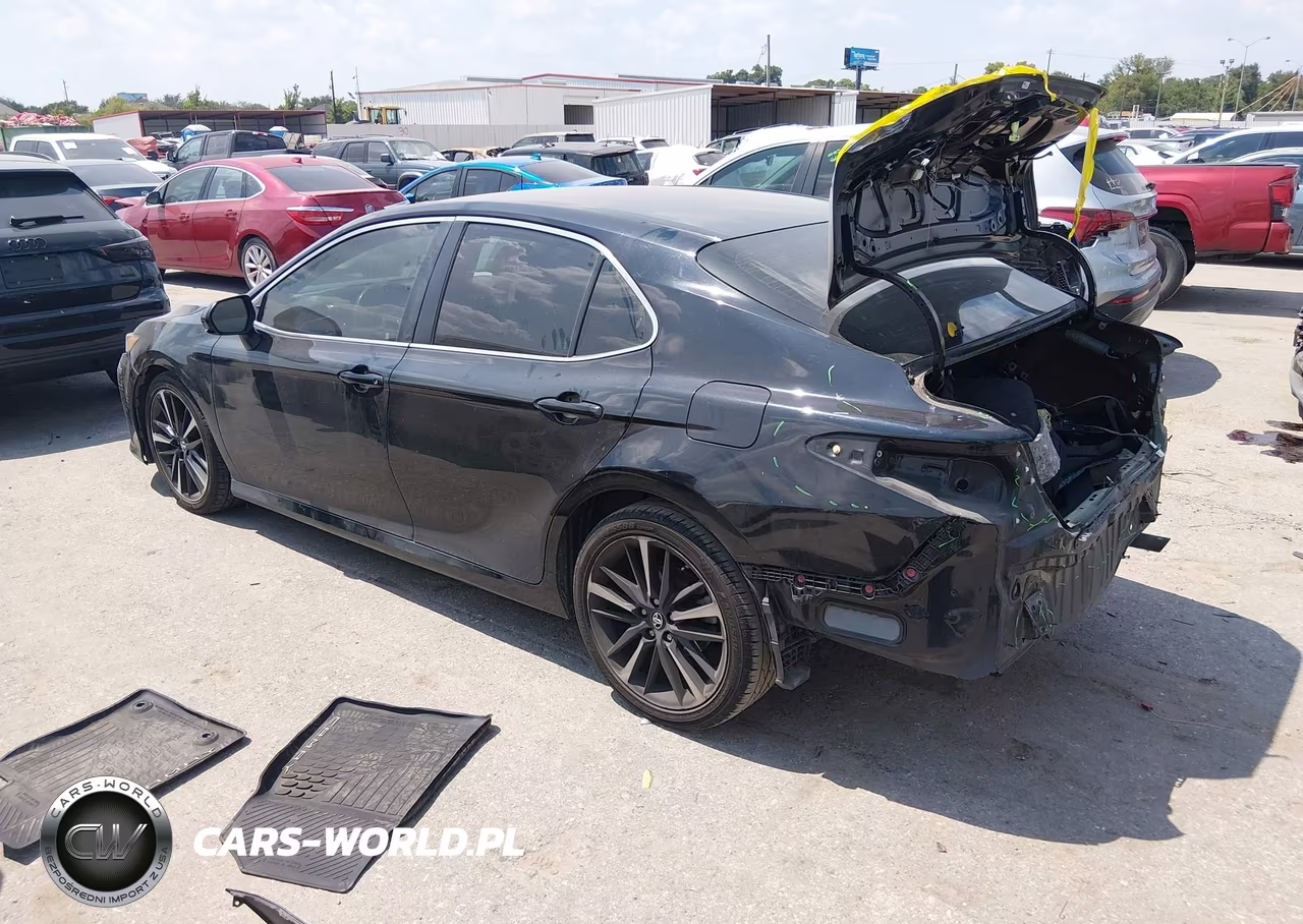 2018 Toyota Camry Le VIN:4T1B11HKXJU580770 - 3