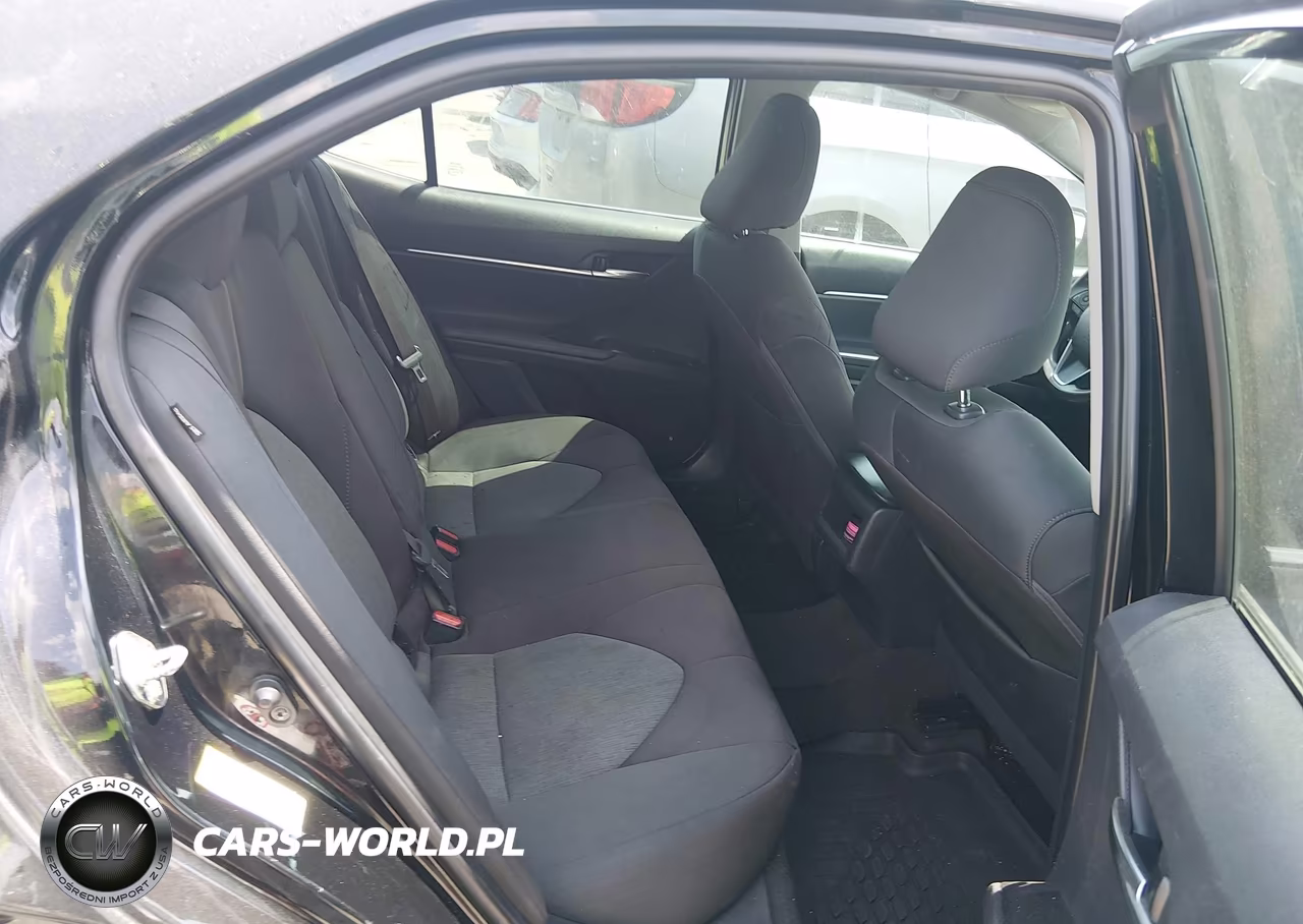 2018 Toyota Camry Le VIN:4T1B11HKXJU580770 - 8
