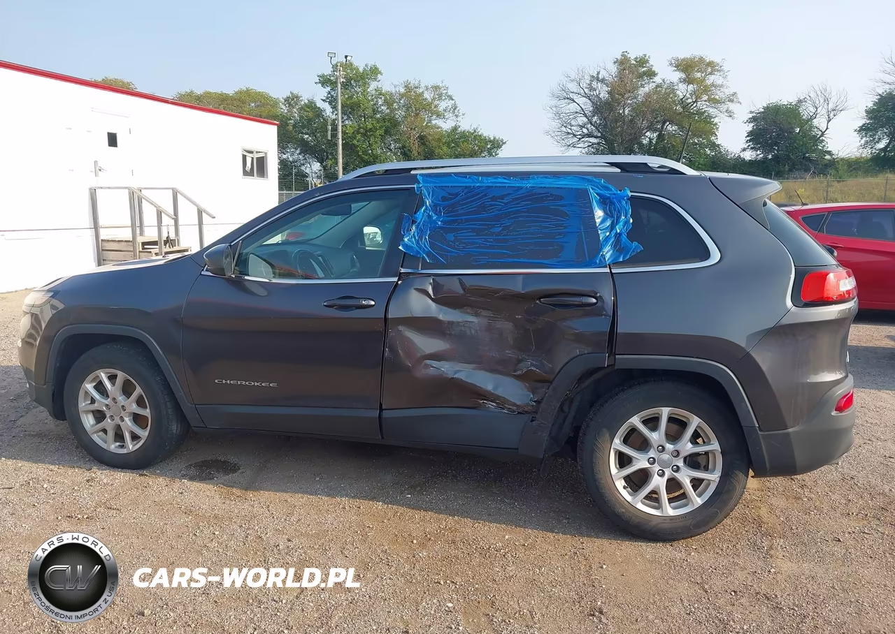 2016 Jeep Cherokee Latitude VIN:1C4PJMCS3GW235970 - 14