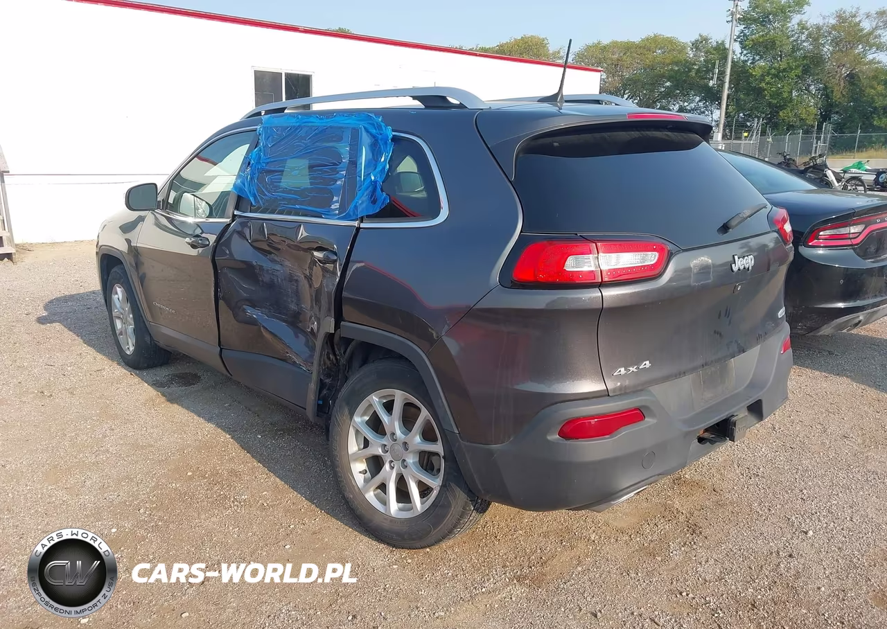 2016 Jeep Cherokee Latitude VIN:1C4PJMCS3GW235970 - 3