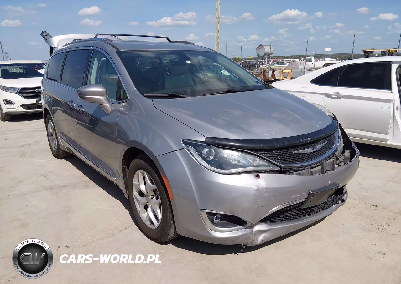 2017 Chrysler Pacifica Touring-L Plus