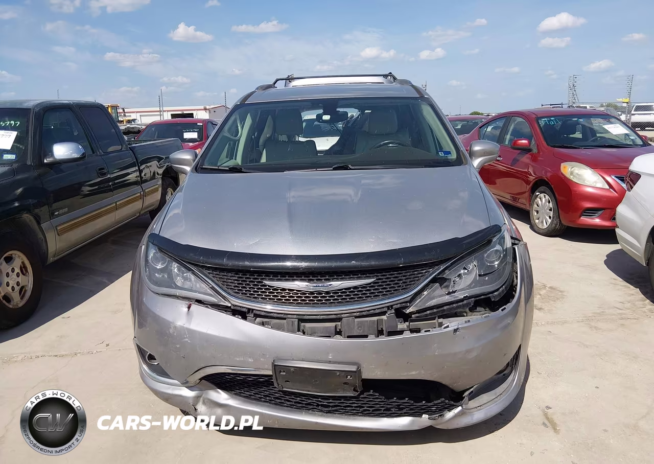2017 Chrysler Pacifica Touring-L Plus VIN:2C4RC1EG4HR832484 - 13