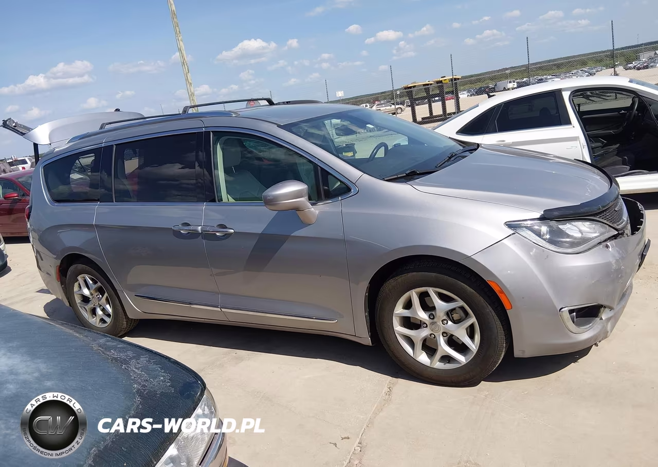 2017 Chrysler Pacifica Touring-L Plus VIN:2C4RC1EG4HR832484 - 14