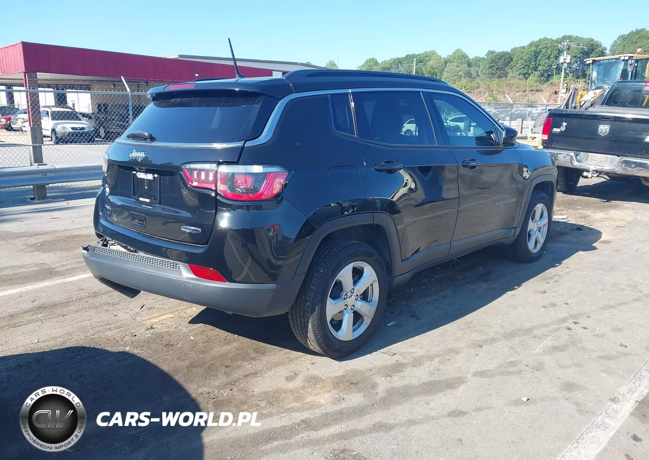 2017 Jeep New Compass Latitude 4X4 VIN:3C4NJDBBXHT607207 - 4