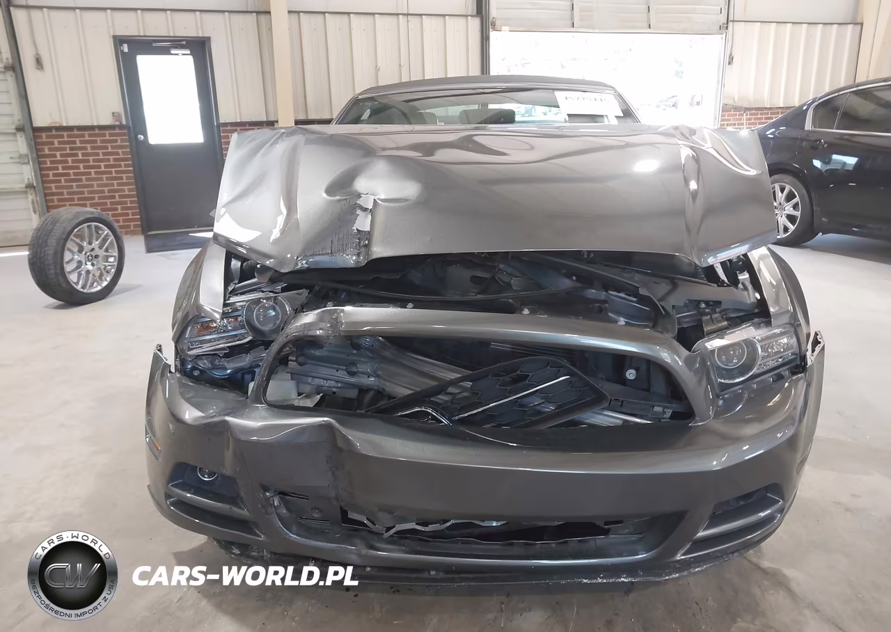 2014 Ford Mustang V6 Premium VIN:1ZVBP8EM7E5314704 - 13