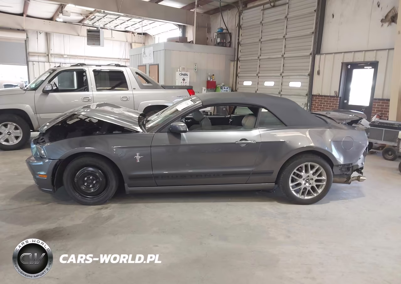 2014 Ford Mustang V6 Premium VIN:1ZVBP8EM7E5314704 - 15