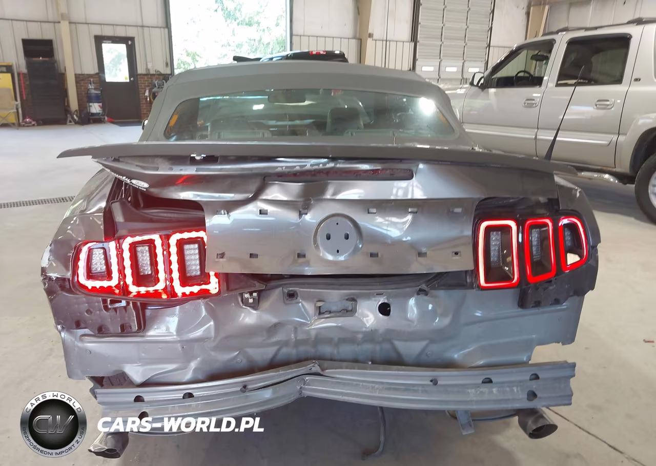 2014 Ford Mustang V6 Premium VIN:1ZVBP8EM7E5314704 - 17
