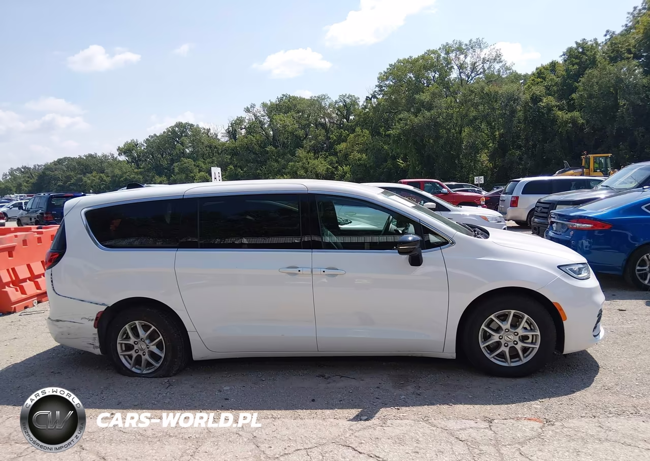 2025 Chrysler Pacifica Select VIN:2C4RC1BG1SR531215 - 14