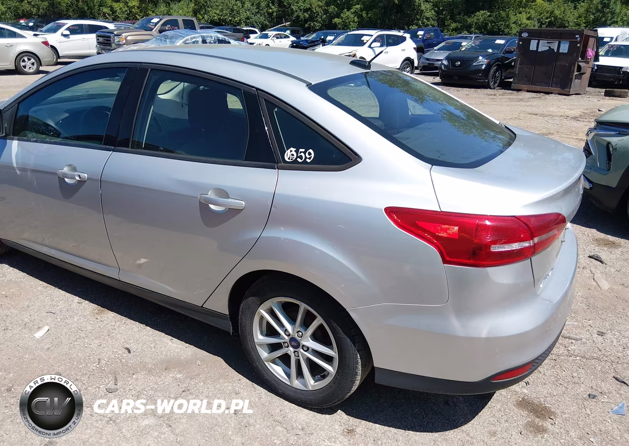2016 Ford Focus Se VIN:1FADP3F20GL365848 - 3