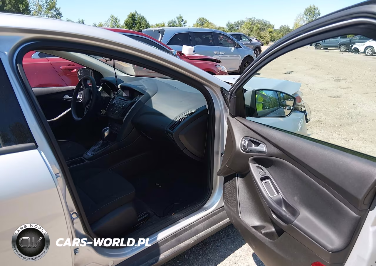 2016 Ford Focus Se VIN:1FADP3F20GL365848 - 5