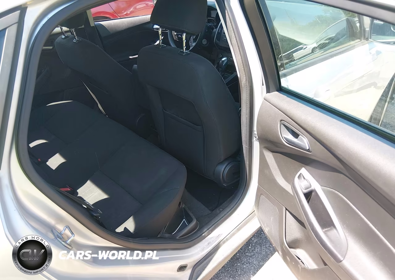 2016 Ford Focus Se VIN:1FADP3F20GL365848 - 8