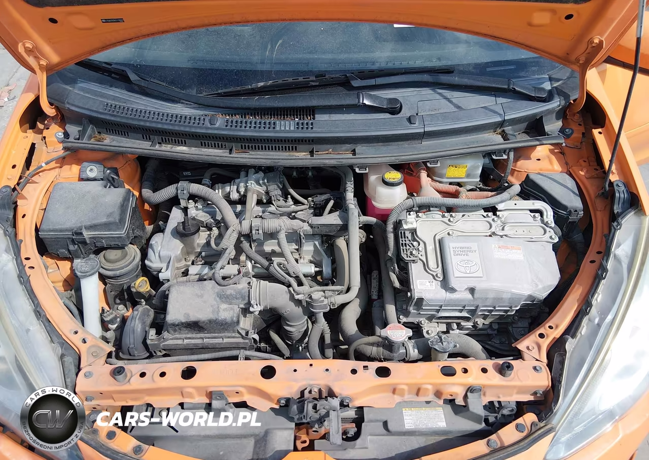 2016 Toyota Prius C Four VIN:JTDKDTB3XG1130037 - 10