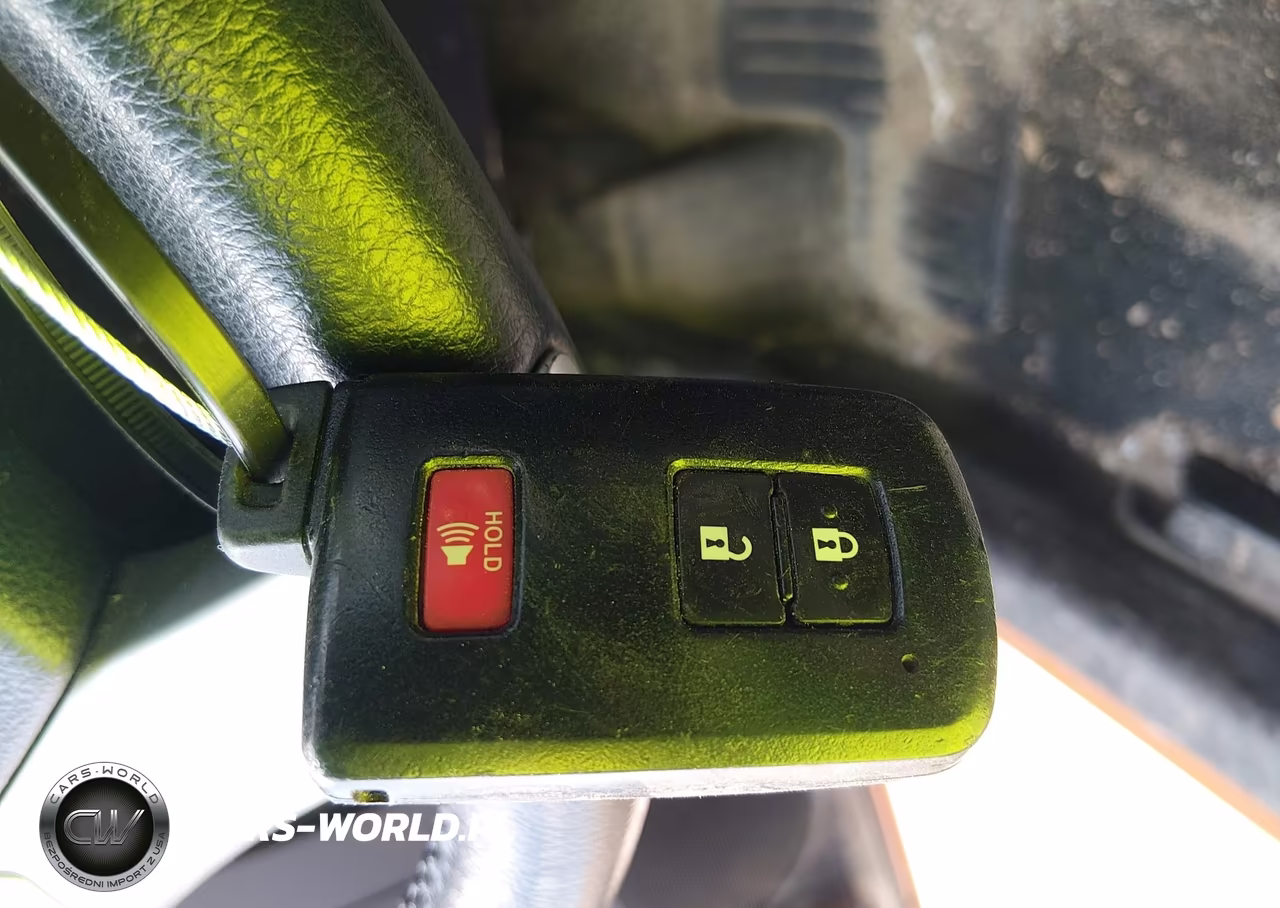 2016 Toyota Prius C Four VIN:JTDKDTB3XG1130037 - 11